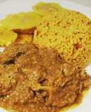 Arroz amarillo y carne en salsa