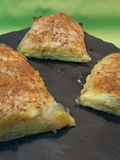 Una foto de Napolitanas de pera y crema pastelera