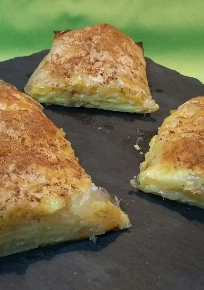 Una foto de Napolitanas de pera y crema pastelera