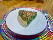 Una foto de quiche de espinaca