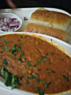 પાઉં ભાજી (Pav Bhaji Recipe In Gujarati) રેસીપી મુખ્ય ફોટો