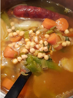 Una foto de Cocido con verduras y chorizo (olla exprés)