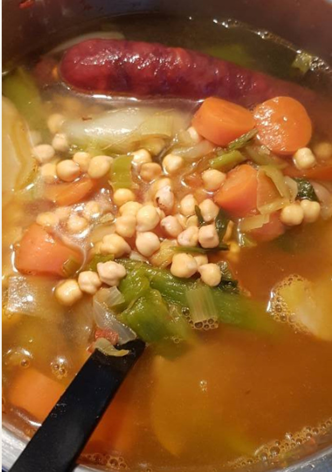 Una foto de Cocido con verduras y chorizo (olla exprés)