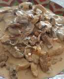 Bifinhos de peru com natas e cogumelos