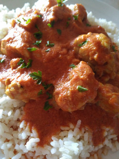 Una foto de Pollo tika masala suave
