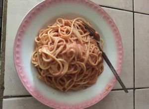 Una foto de Spaghetti con salsa rosada