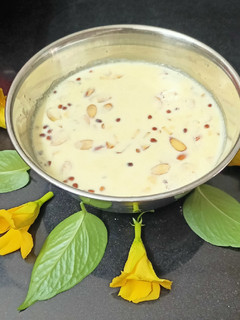 દૂધપાક (Doodhpak Recipe In Gujarati) રેસીપી મુખ્ય ફોટો