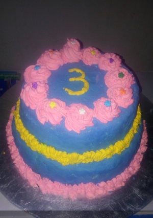 A picture of Anniversary cake.