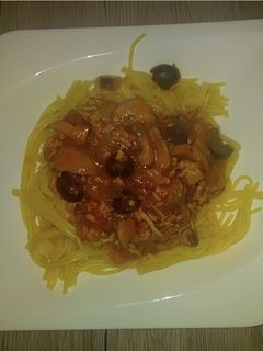 Gluténmentes spagetti, olíva bogyós feltéttel recept fotója