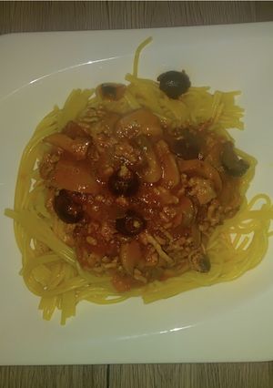 Gluténmentes spagetti, olíva bogyós feltéttel recept fotója