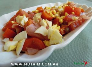 Una foto de Ensalada "Día de la Primavera", con vegetales crudos y cocidos