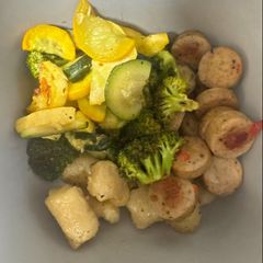 A picture of Garlic Chicken Sausage with Cauliflower Gnocchi and Roasted Veggies.