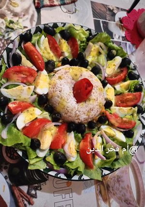 صورة لوصفة سلاطة فاخرة بصلصة الثوم الرهيبة😋