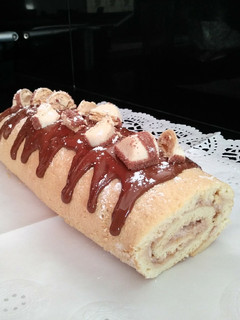 Una foto de Brazo de gitano relleno de kinder