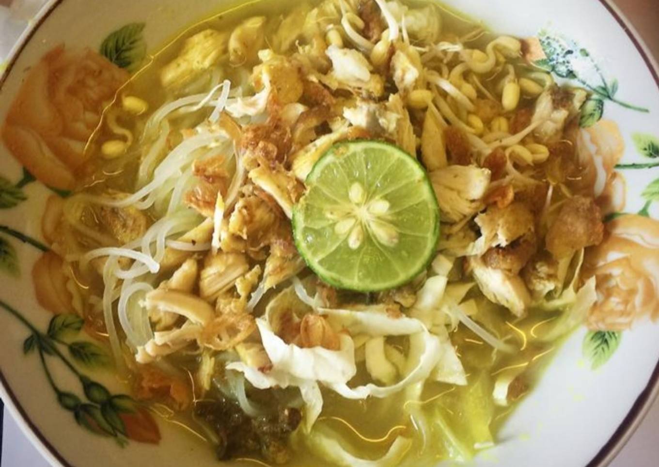 Soto ayam lamongan / soto kuning berempah