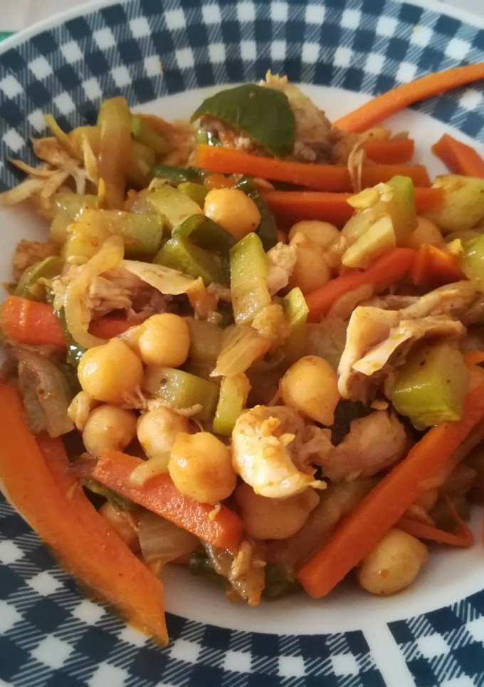 Una foto de Garbanzos con cus cus y verduritas