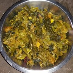 A picture of Malabar spinach curry.