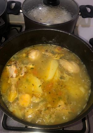 Una foto de Sudado de pollo 🍗 😋