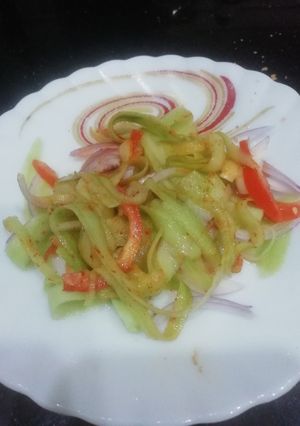 A picture of Thai cucumber Noodles Salad.