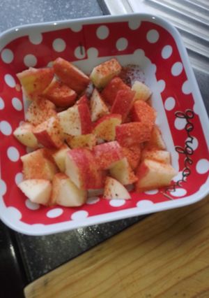 Una foto de Manzana con chile *es botana no receta*