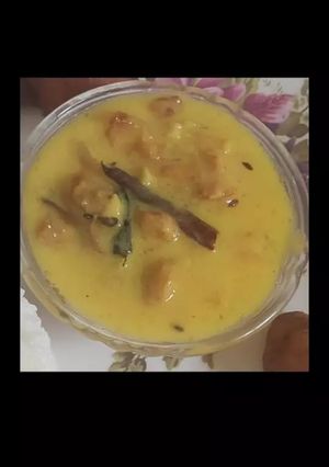 A picture of Kadhi pakoda.