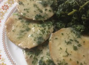 Foto di Scaloppine di seitan con spinaci all'olio e aglio