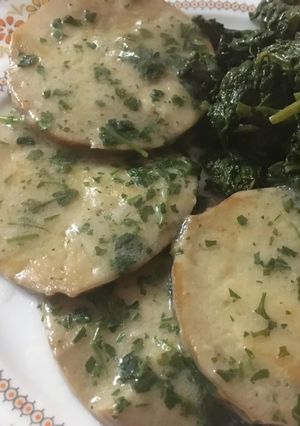 Foto di Scaloppine di seitan con spinaci all'olio e aglio