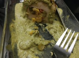 Una foto de Pechugas rellenas de verduras, tocino, queso