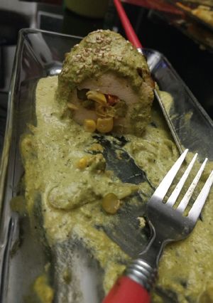 Una foto de Pechugas rellenas de verduras, tocino, queso