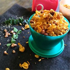 A picture of Cornflakes chivda.