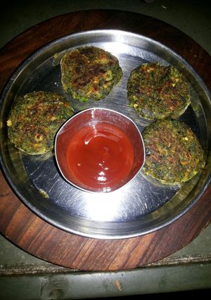 आलू मेथी की टिक्की (aloo methi ki tikki recipe in Hindi) रेसिपी मुख्य फोटो