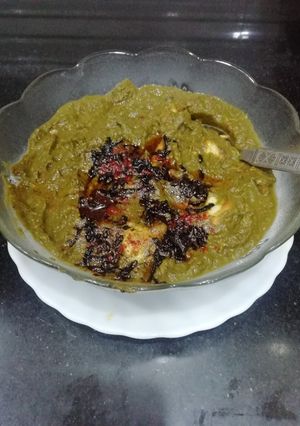 A picture of Lahsuni Palak Paneer.