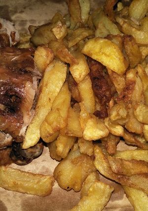 A picture of Fried chips and chicken.