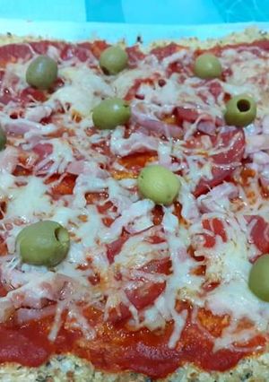Una foto de Colipizza (pizza con base de coliflor)