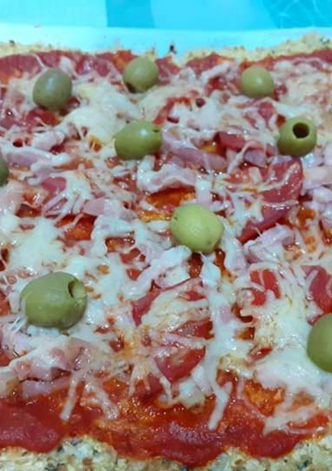 Una foto de Colipizza (pizza con base de coliflor)