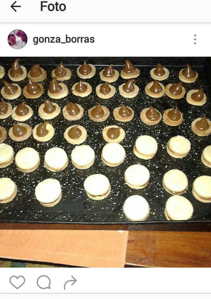 Una foto de Conitos y alfajores de dulce de leche