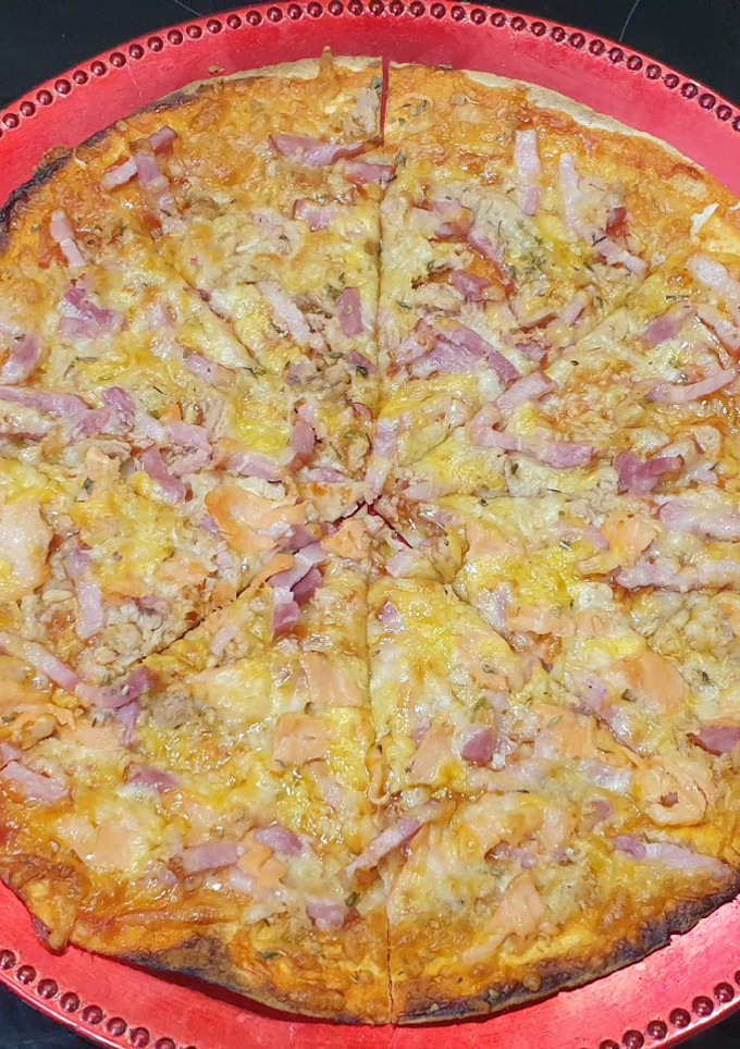 Una foto de Pizza rápida en tortillas de trigo