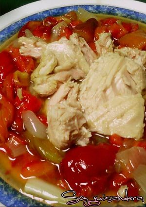 Una foto de Ensalada de pimientos asados con bonito del norte