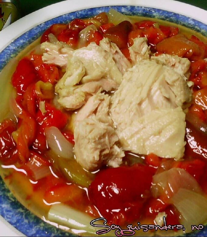 Foto principal de Ensalada de pimientos asados con bonito del norte