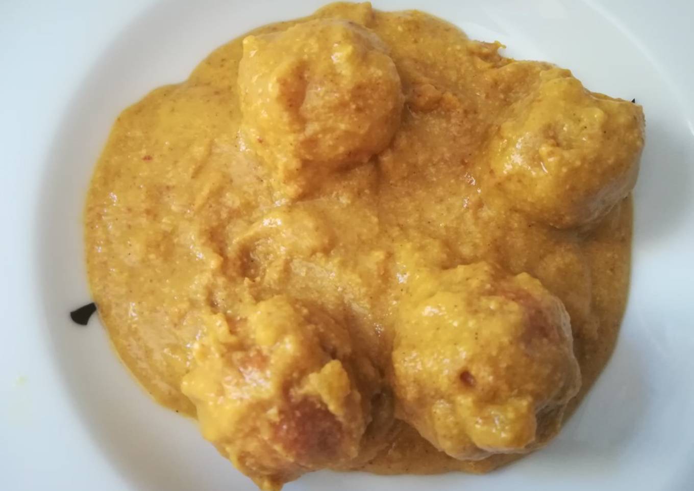 Albóndigas de pollo caseras con salsa de almendras
