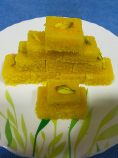 ટોપરા પાક (Topra Paak Recipe In Gujarati) રેસીપી મુખ્ય ફોટો