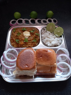 पाव भाजी (Pav Bhaji recipe in Hindi) रेसिपी मुख्य फोटो
