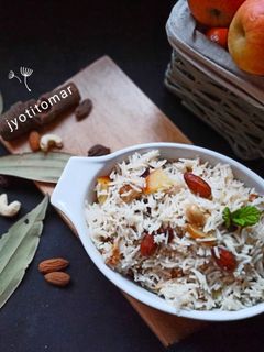 कश्मीरी सेब पुलाव (kashmiri seb pulao recipe in Hindi) रेसिपी मुख्य फोटो