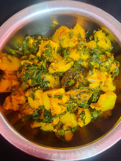 आलू पालक की सब्जी (aalu palak ki sabji recipe in Hindi) रेसिपी मुख्य फोटो