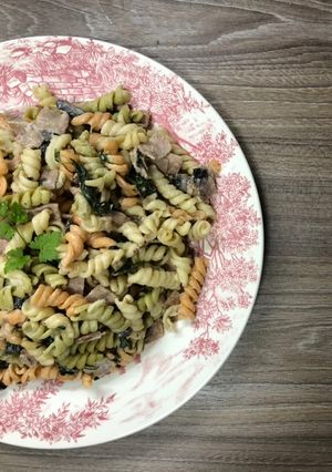 Sonkás gombás spenótos tészta recept fotója