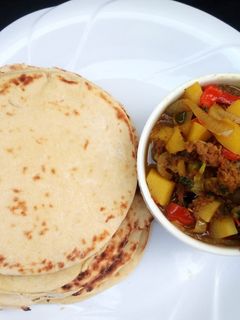 Gurasar indiyawa da miyar dankali (naan) ainihin hoton girkin