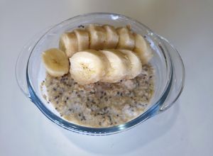Foto de Papas de Aveia Frias com Banana (overnight oats)