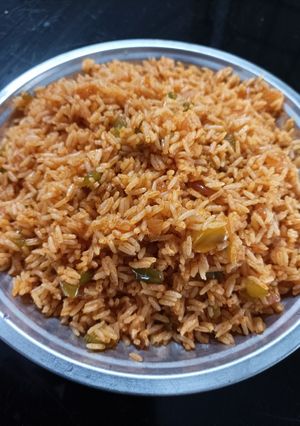 A picture of Schezwan rice.