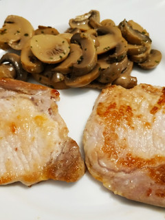 Una foto de Cinta de lomo fresca con champiñón