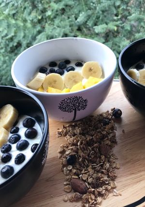 A picture of Granola bowl with assorted fruits and plain yorghut..#eldoretbreakfastcontest.